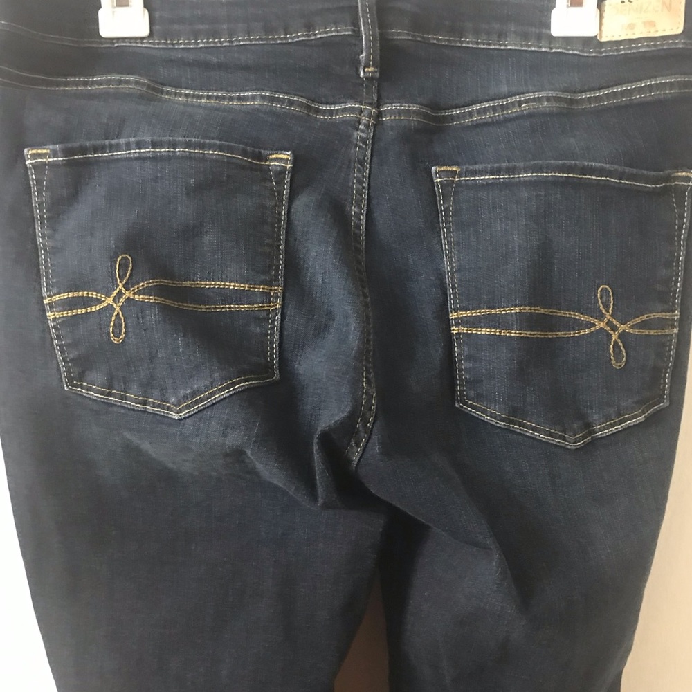 EUC Levi’s DENIZEN modern boot cut